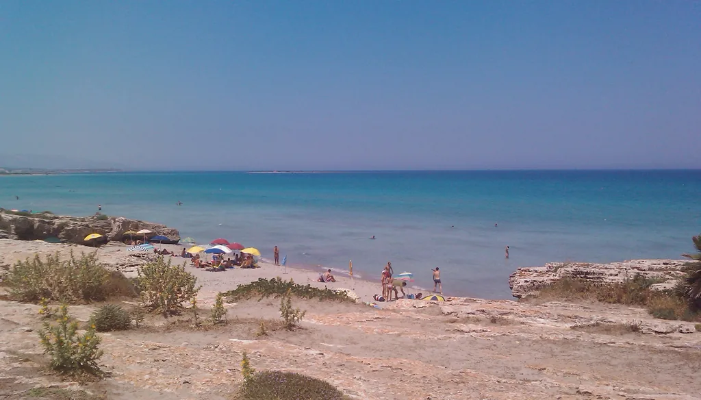 Turquoise water and beach at San Lorenzo